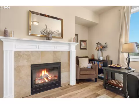 Living - 5214 Wedgewood Loop, Newberg, OR 97132 photo 4 of 7