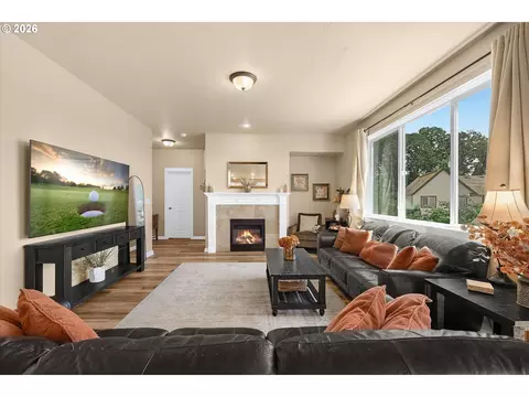 Living - 5214 Wedgewood Loop, Newberg, OR 97132 photo 3 of 7