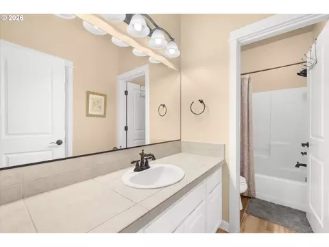 Bath - 5214 Wedgewood Loop, Newberg, OR 97132 photo 1 of 2