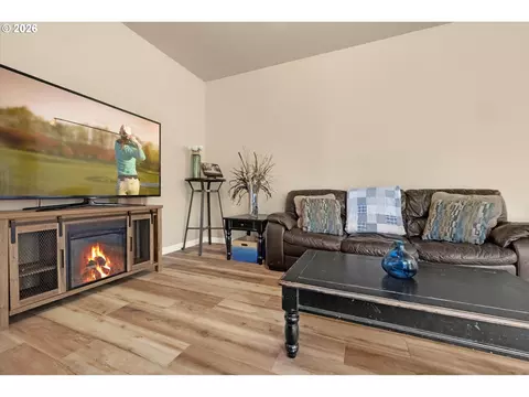 Living - 5214 Wedgewood Loop, Newberg, OR 97132 photo 7 of 7