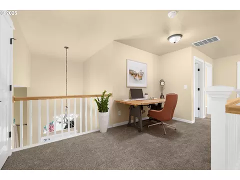 Entry Way - 5214 Wedgewood Loop, Newberg, OR 97132 photo 5 of 6