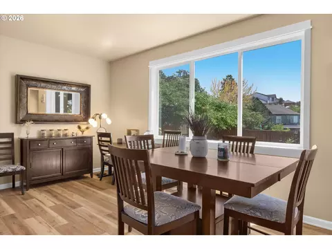 Dining - 5214 Wedgewood Loop, Newberg, OR 97132 photo 3 of 3