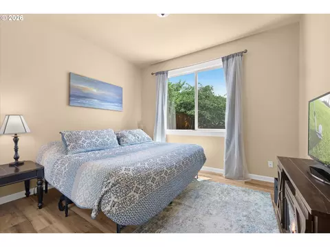 Bedroom - 5214 Wedgewood Loop, Newberg, OR 97132 photo 5 of 5