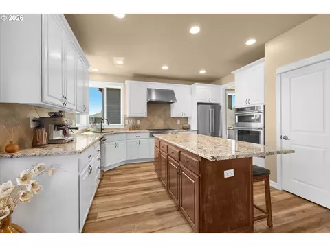 Kitchen - 5214 Wedgewood Loop, Newberg, OR 97132 photo 1 of 5