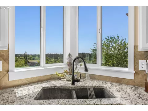 Kitchen - 5214 Wedgewood Loop, Newberg, OR 97132 photo 3 of 5