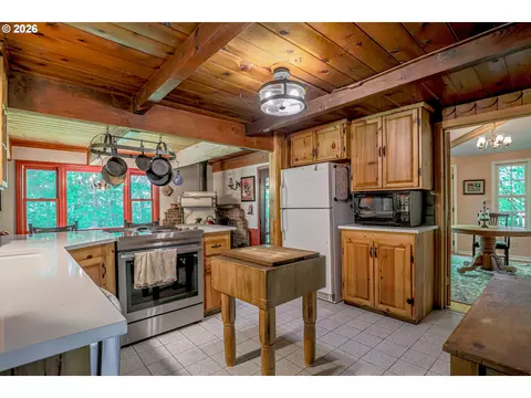 Kitchen - 22041 SE 442nd Ave, Sandy, OR 97055 photo 4 of 7
