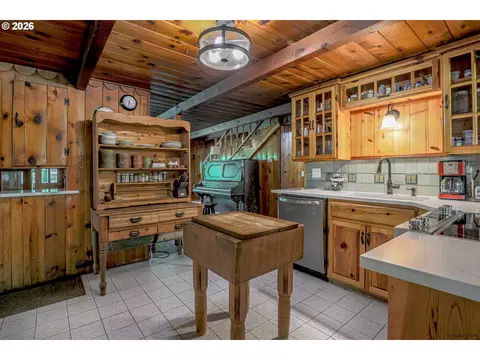 Kitchen - 22041 SE 442nd Ave, Sandy, OR 97055 photo 2 of 7