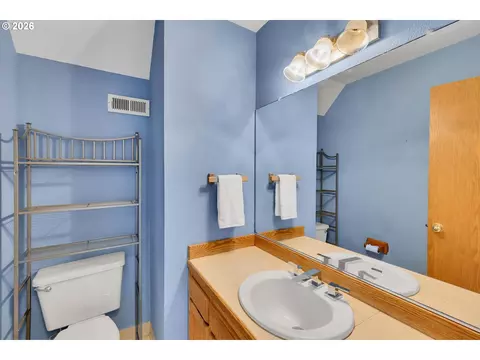 Bath - 2474 SW Willowbrook Ave, Gresham, OR 97080 photo 1 of 5
