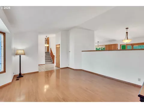 Living - 2474 SW Willowbrook Ave, Gresham, OR 97080 photo 4 of 7