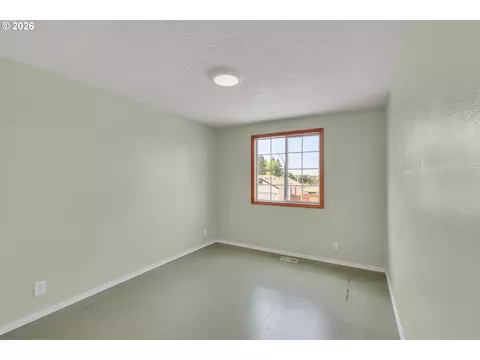 Bedroom - 2474 SW Willowbrook Ave, Gresham, OR 97080 photo 6 of 12