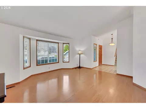 Living - 2474 SW Willowbrook Ave, Gresham, OR 97080 photo 3 of 7