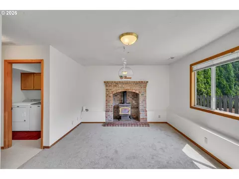 Living - 2474 SW Willowbrook Ave, Gresham, OR 97080 photo 7 of 7