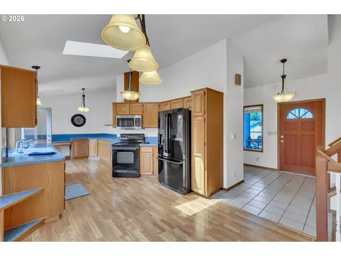 Entry Way - 2474 SW Willowbrook Ave, Gresham, OR 97080 photo 3 of 5