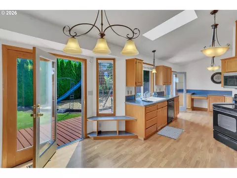 Entry Way - 2474 SW Willowbrook Ave, Gresham, OR 97080 photo 2 of 5