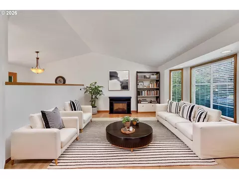 Living - 2474 SW Willowbrook Ave, Gresham, OR 97080 photo 1 of 7