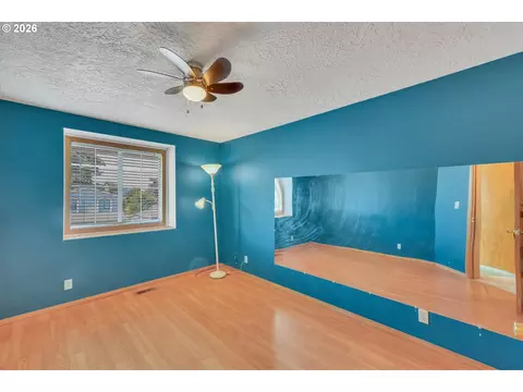 Bedroom - 2474 SW Willowbrook Ave, Gresham, OR 97080 photo 8 of 12
