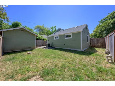 Exterior - 2063 Onyx St, Eugene, OR 97403 photo 8 of 10