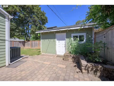 Exterior - 2063 Onyx St, Eugene, OR 97403 photo 6 of 10
