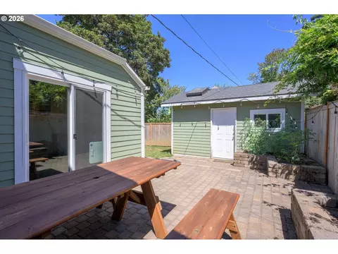 Exterior - 2063 Onyx St, Eugene, OR 97403 photo 5 of 10