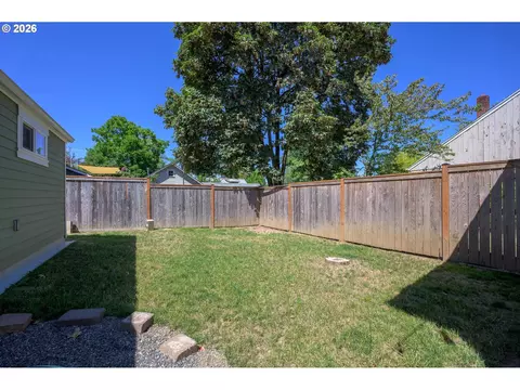 Exterior - 2063 Onyx St, Eugene, OR 97403 photo 7 of 10
