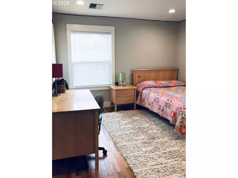 Bedroom - 2063 Onyx St, Eugene, OR 97403 photo 1 of 2