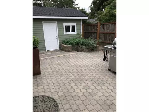 Exterior - 2063 Onyx St, Eugene, OR 97403 photo 9 of 10