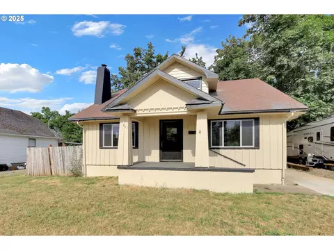311 N 9th St, Cottage Grove, OR 97424