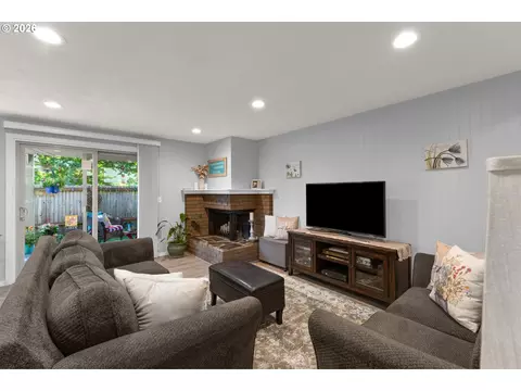 Living - 654 Cherry Dr #1, Eugene, OR 97401 photo 2 of 3