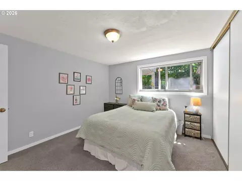 Bedroom - 654 Cherry Dr #1, Eugene, OR 97401 photo 4 of 7