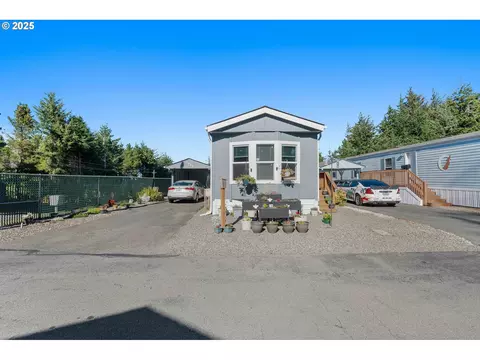 1400 Ventana Ct, Coos Bay, OR 97420
