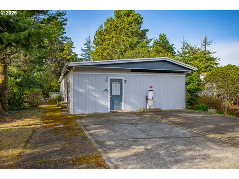 1600 Rhododendron Dr # 285, Florence, OR 97439