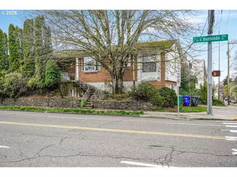 5253 E Burnside St, Portland, OR 97215