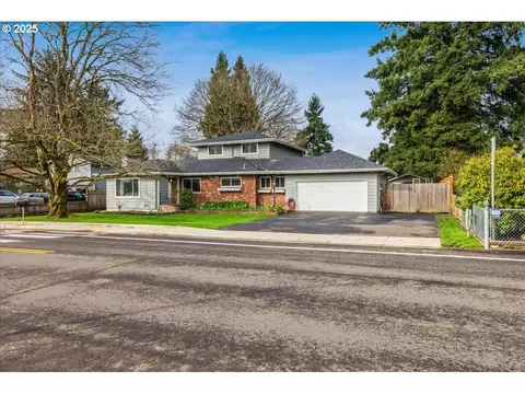 803 N Elliott Rd, Newberg, OR 97132