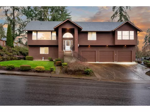1002 S 69th St, Springfield, OR 97478