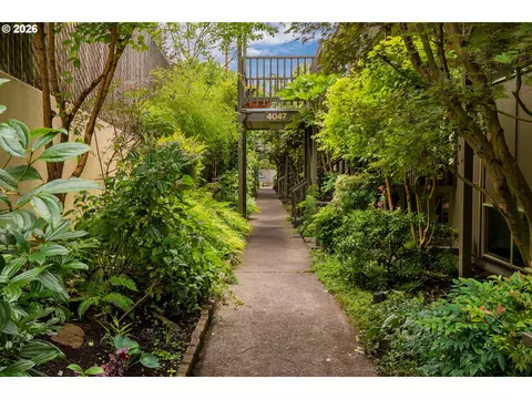 Exterior - 4047 Donald St #C, Eugene, OR 97405 photo 1 of 10