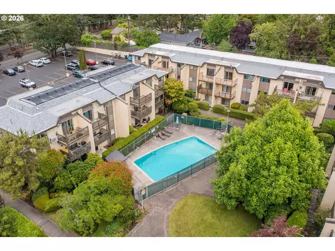 Exterior - 4047 Donald St #C, Eugene, OR 97405 photo 9 of 10