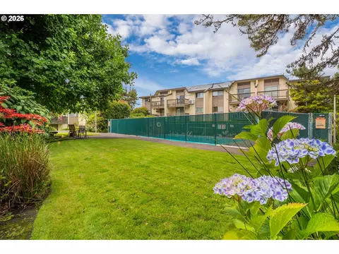 Exterior - 4047 Donald St #C, Eugene, OR 97405 photo 6 of 10