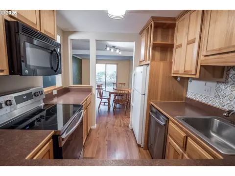 Kitchen - 4047 Donald St #C, Eugene, OR 97405 photo 4 of 6