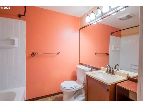 Bath - 4047 Donald St #C, Eugene, OR 97405 photo 2 of 3