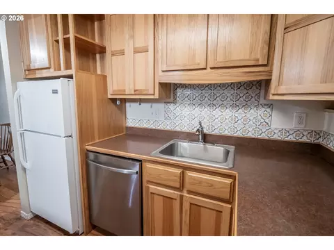 Kitchen - 4047 Donald St #C, Eugene, OR 97405 photo 6 of 6