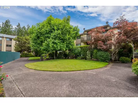 Exterior - 4047 Donald St #C, Eugene, OR 97405 photo 5 of 10