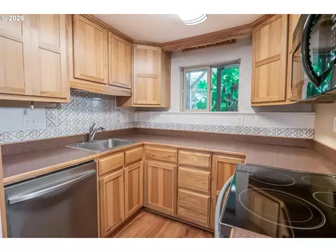 Kitchen - 4047 Donald St #C, Eugene, OR 97405 photo 3 of 6
