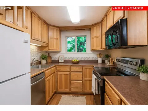 Kitchen - 4047 Donald St #C, Eugene, OR 97405 photo 1 of 6