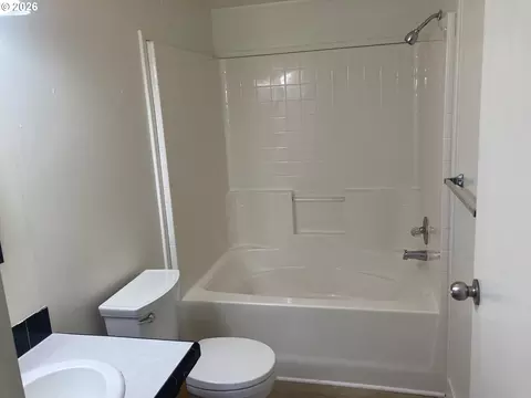 477 48th St, Springfield, OR 97478 photo 9