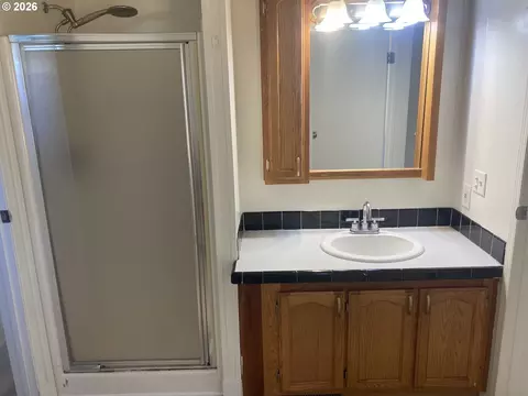 477 48th St, Springfield, OR 97478 photo 10