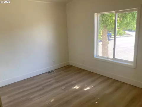 477 48th St, Springfield, OR 97478 photo 8