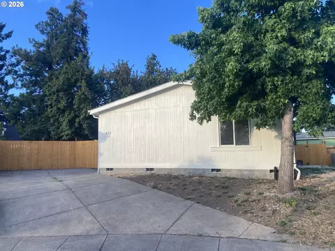 477 48th St, Springfield, OR 97478 photo 3