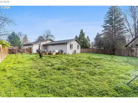Exterior - 133 Edith Cir, Eagle Point, OR 97524 photo 2 of 4