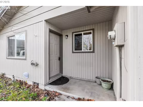 Exterior - 133 Edith Cir, Eagle Point, OR 97524 photo 1 of 4
