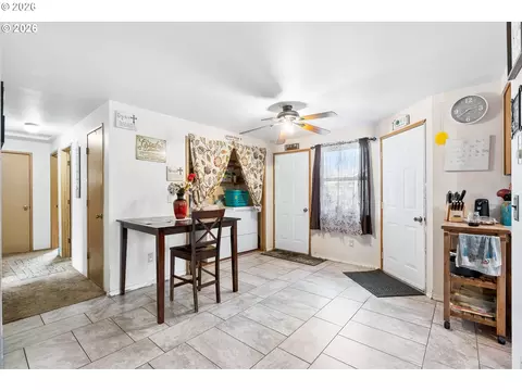 Entry Way - 133 Edith Cir, Eagle Point, OR 97524 photo 1 of 1